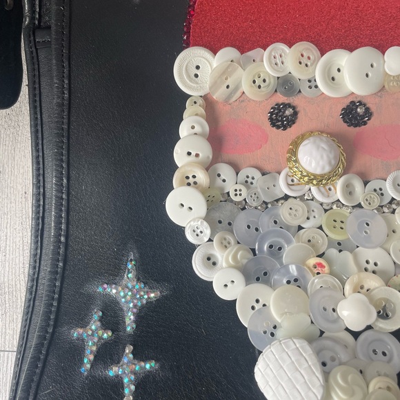 St. Nick Santa Face Christmas Crossbody Novelty Button Leather Purse - Picture 6 of 16